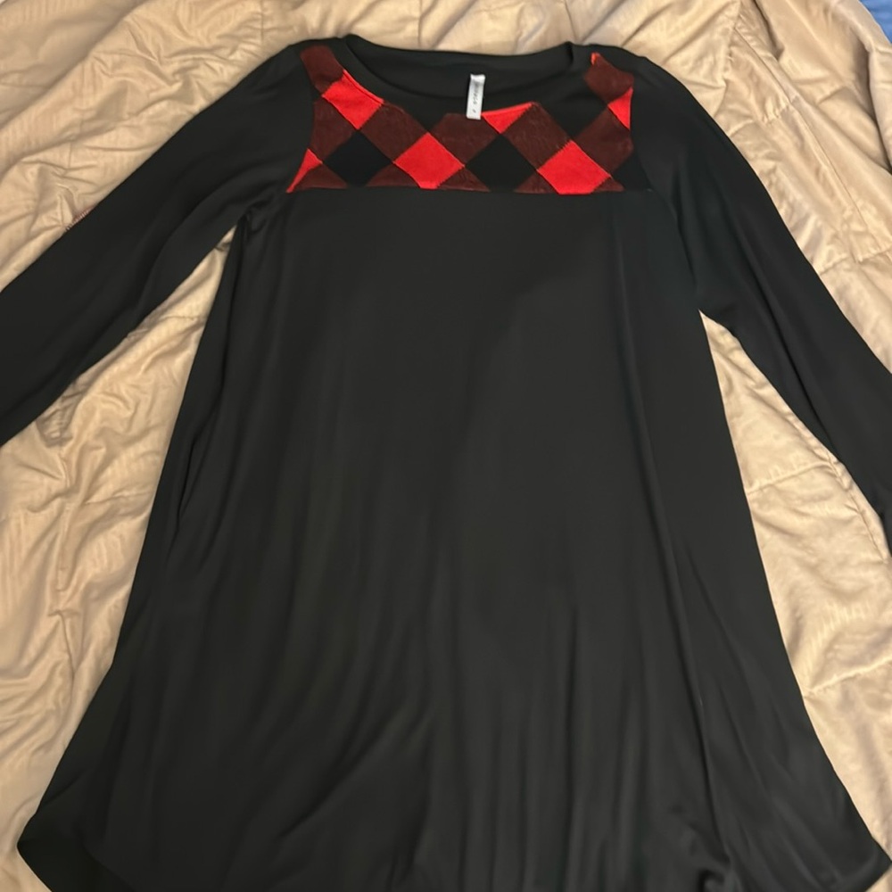 Size M Emerald Dress, maybe worn once, size is too big now.